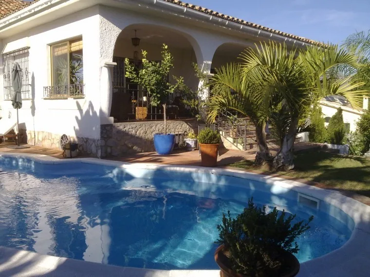 Fritliggende villa · Nueva Andalucía