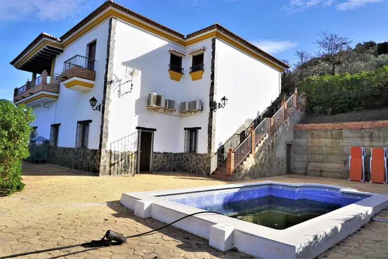 Detached Villa in Sayalonga