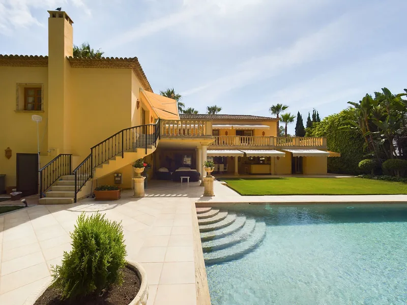 Fritliggende villa · Nueva Andalucía
