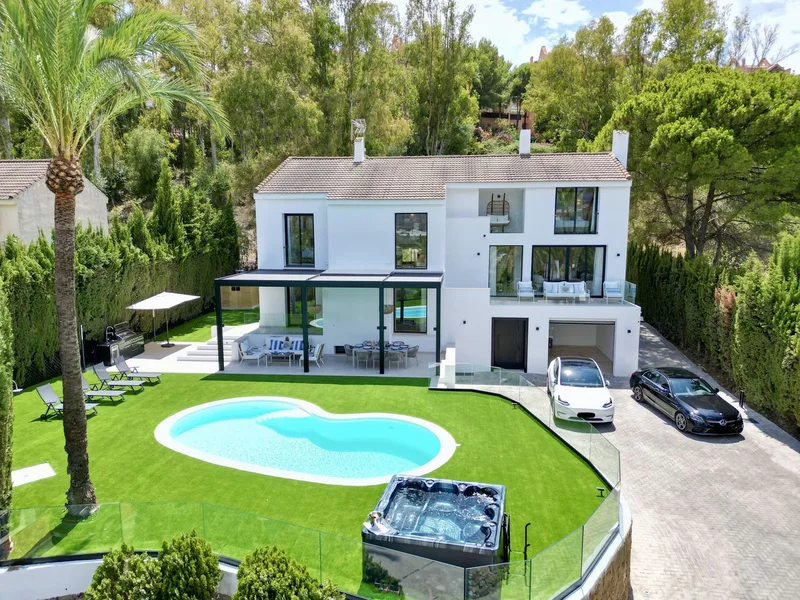 Fritliggende villa · Nueva Andalucía
