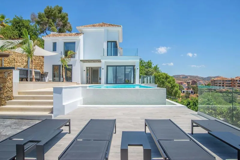 Vrijstaande villa · Elviria