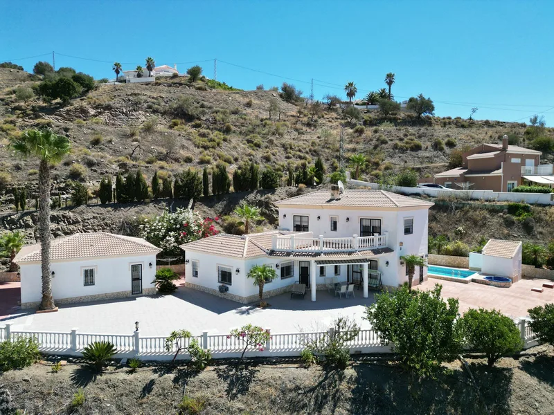 Detached Villa in Arenas