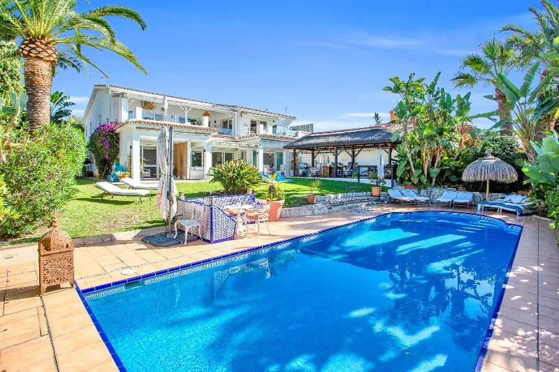 Fritliggende villa · Marbesa