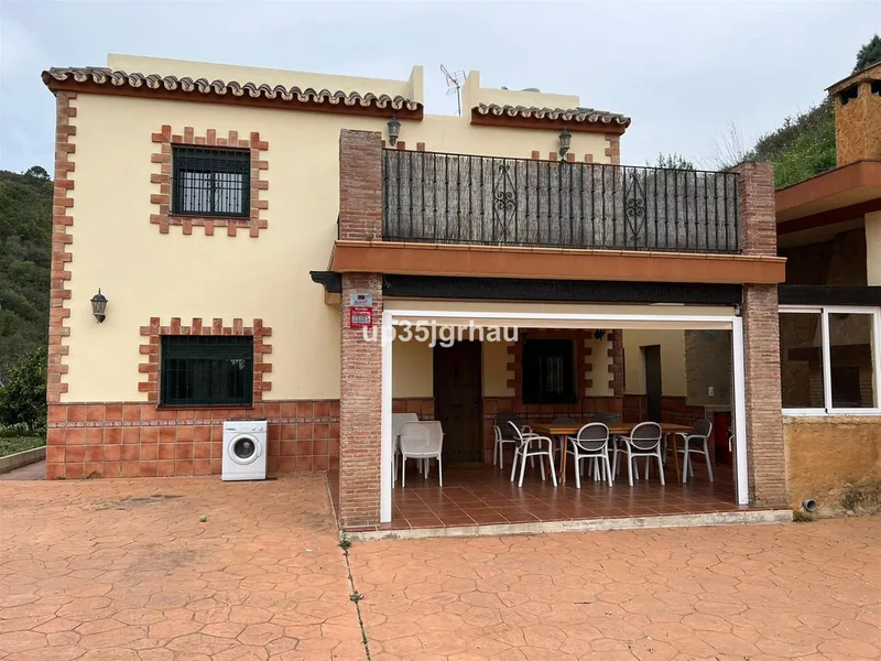Detached Villa in Estepona