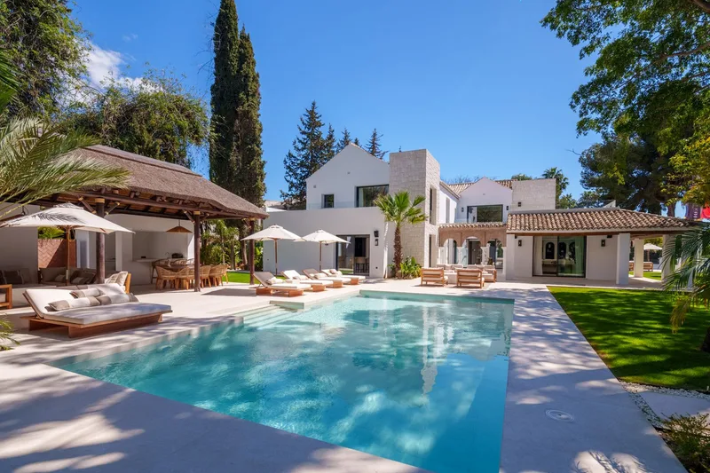 Fritliggende villa · Nueva Andalucía