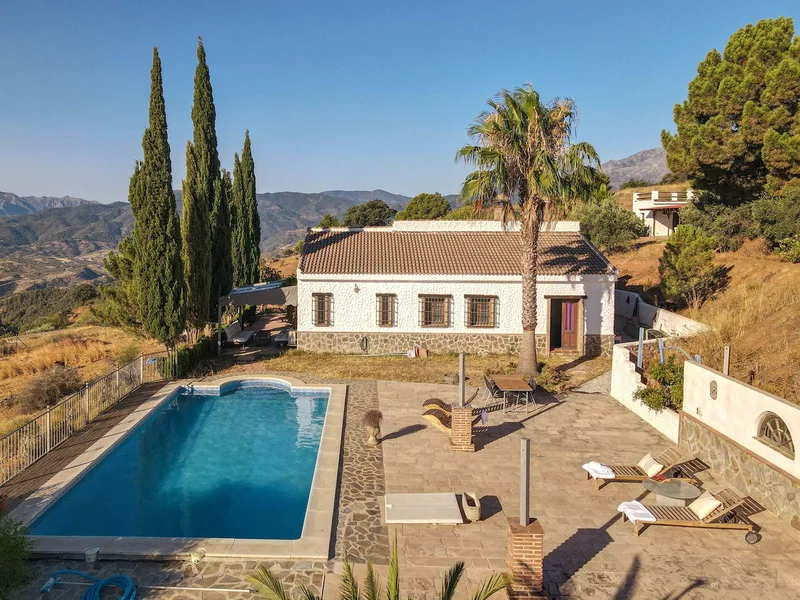Detached Villa in Alozaina