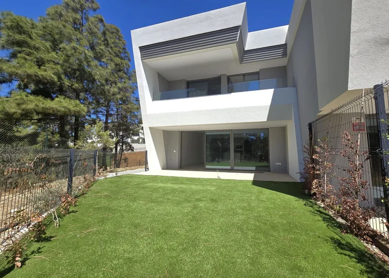 Semi-Detached House in El Chaparral