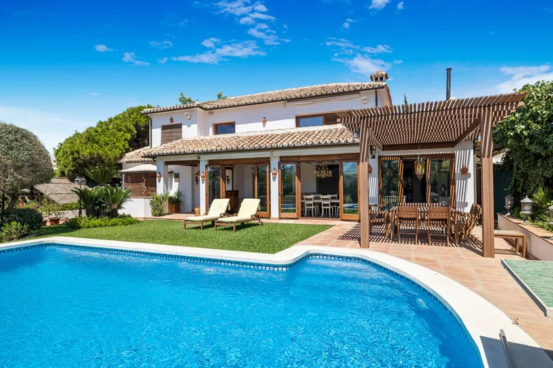 Fritliggende villa · Marbesa