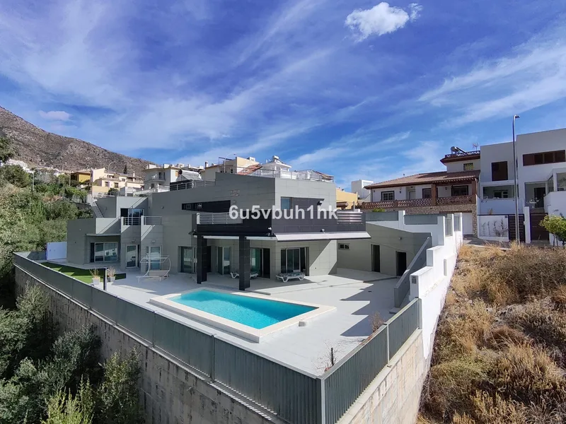 Detached Villa in Benalmadena
