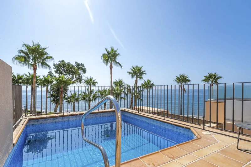Top Floor Apartment in Estepona