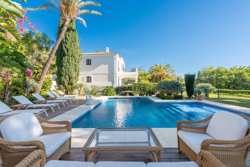 Fritliggende villa · Nueva Andalucía