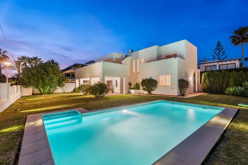 Fritliggende villa · Marbesa