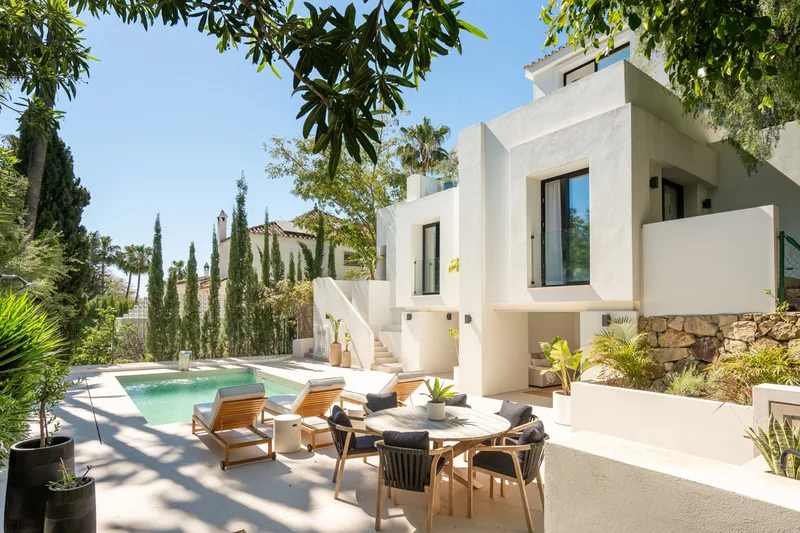 Fritliggende villa · Nueva Andalucía