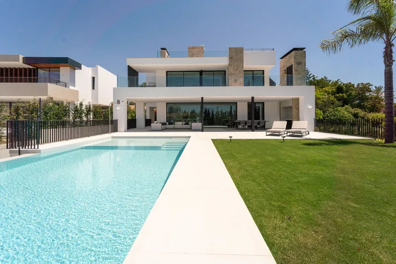 Frittliggende villa · Nueva Andalucía