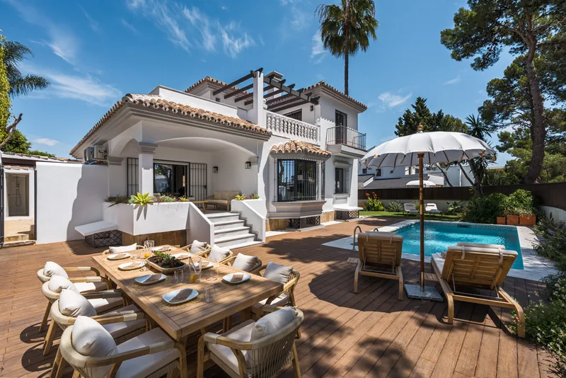 Fritliggende villa · Nueva Andalucía