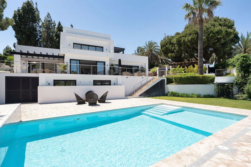 Fritliggende villa · Nueva Andalucía