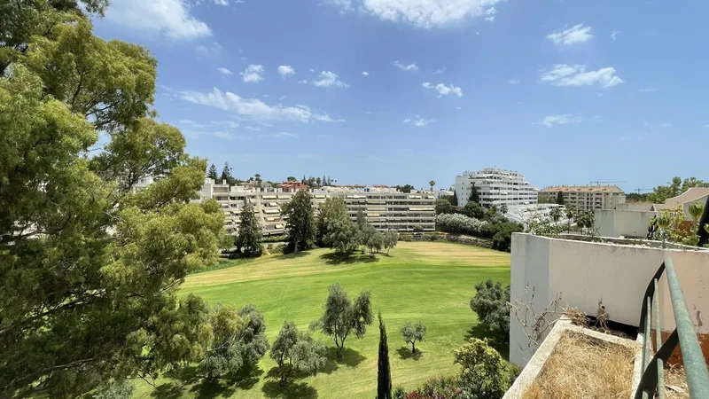 Top Floor Apartment in Guadalmina Alta