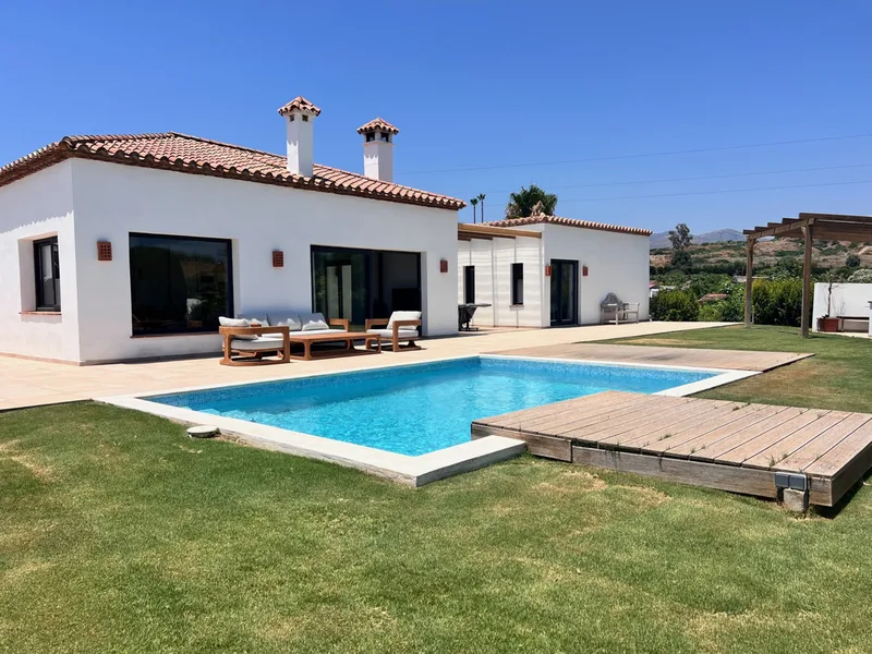 Detached Villa in New Golden Mile