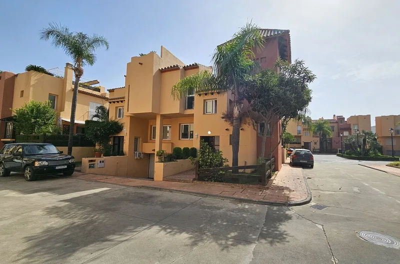 Townhouse in Nueva Andalucía