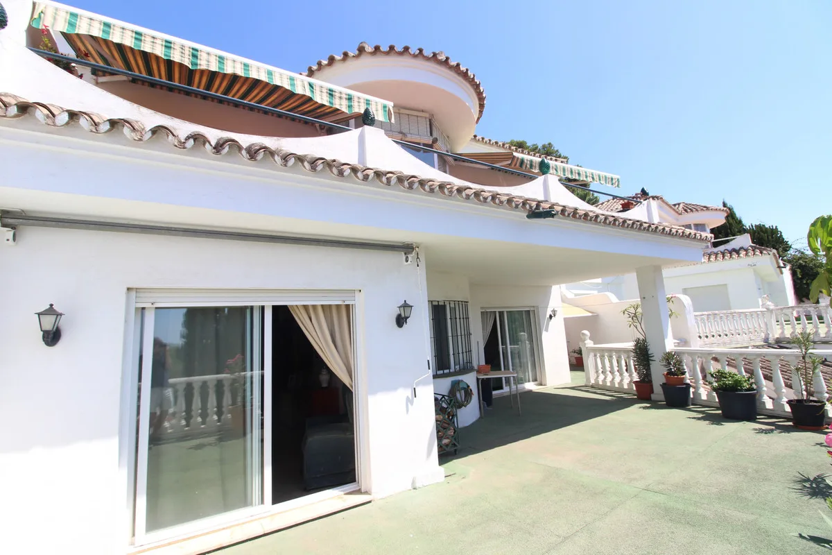 Detached Villa in Nueva Andalucía