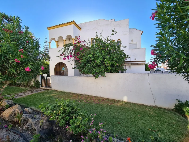 Semi-Detached House in Casares Playa