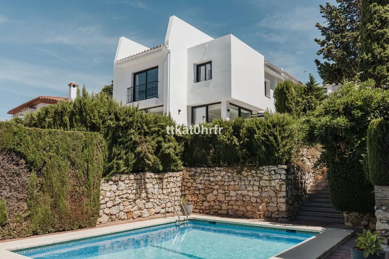 Detached Villa in Nueva Andalucía