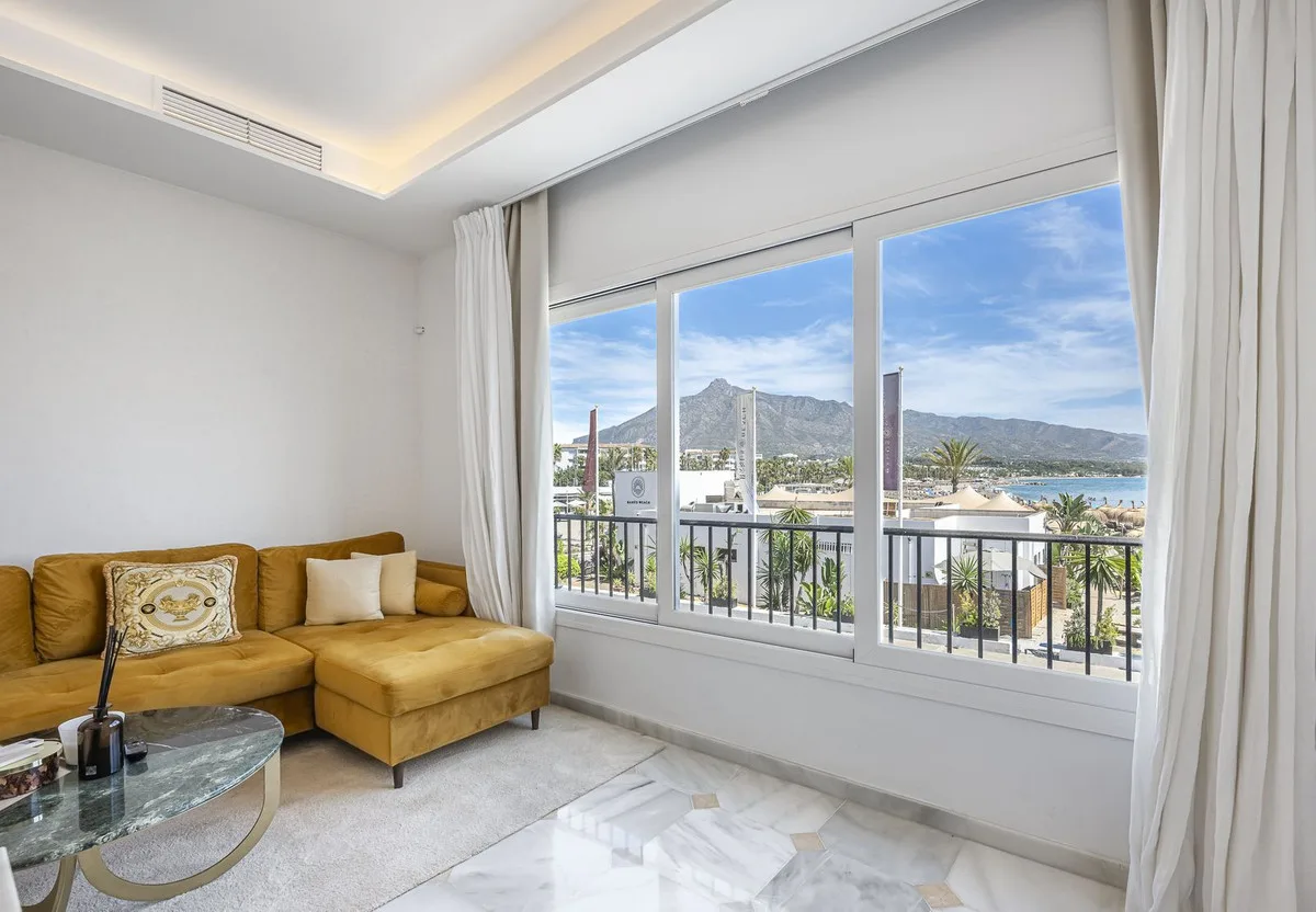 Ático apartamento in Puerto Banús