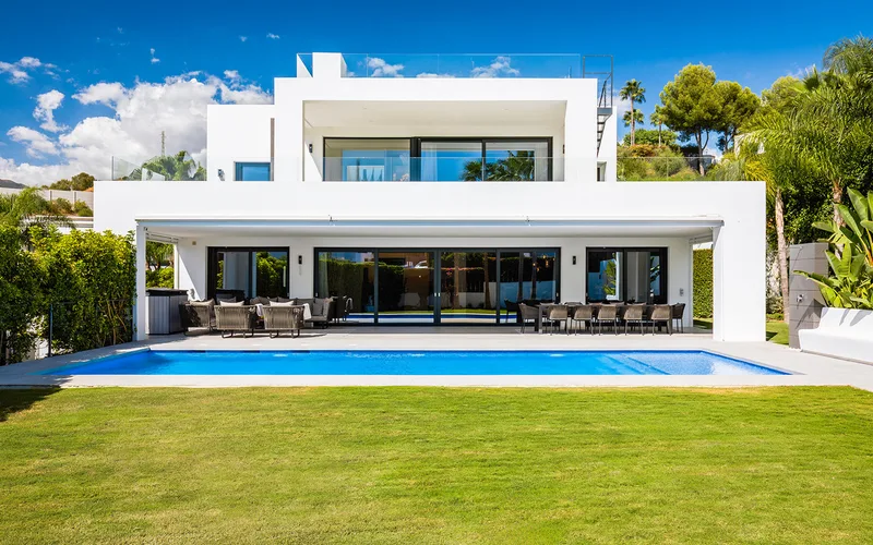 Frittliggende villa · Nueva Andalucía