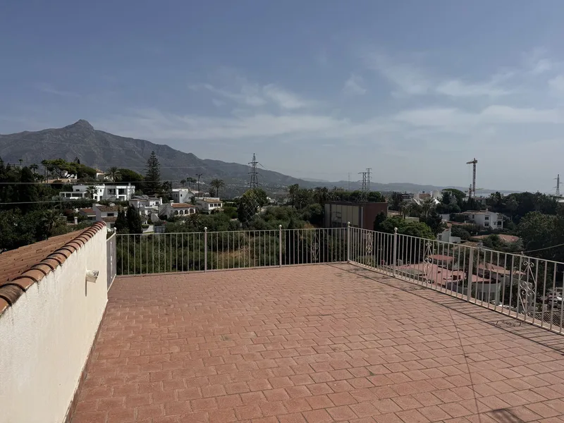 Fritliggende villa · Nueva Andalucía