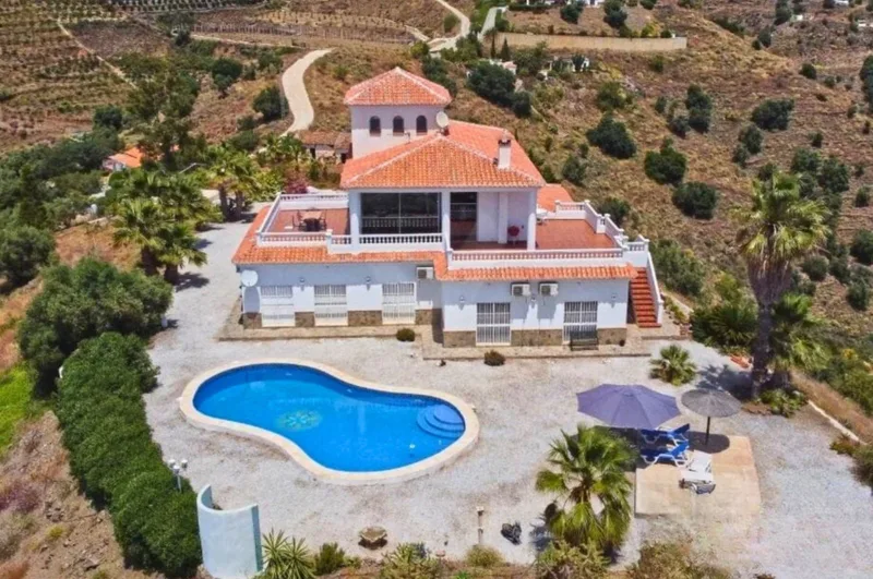 Detached Villa in Sayalonga