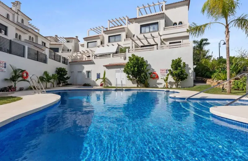 Townhouse in El Paraiso