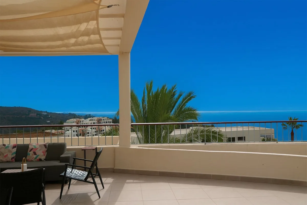 Ático in Altos de los Monteros