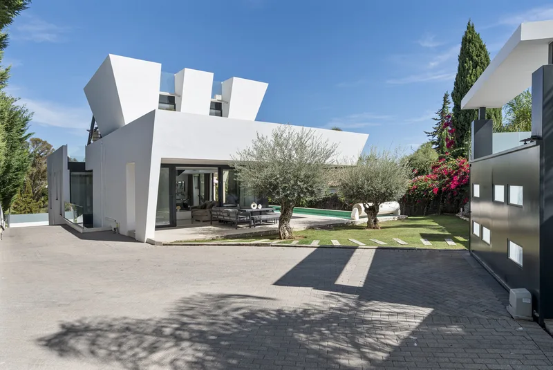 Fritliggende villa · Nueva Andalucía