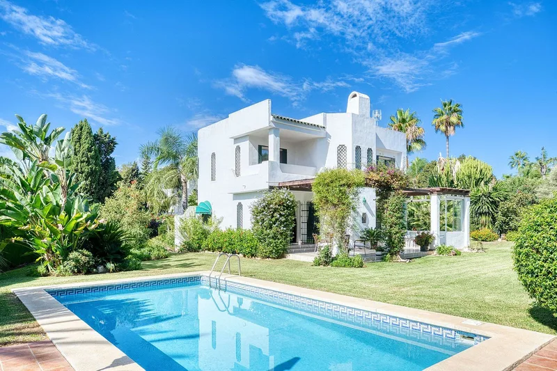 Fritliggende villa · Nueva Andalucía