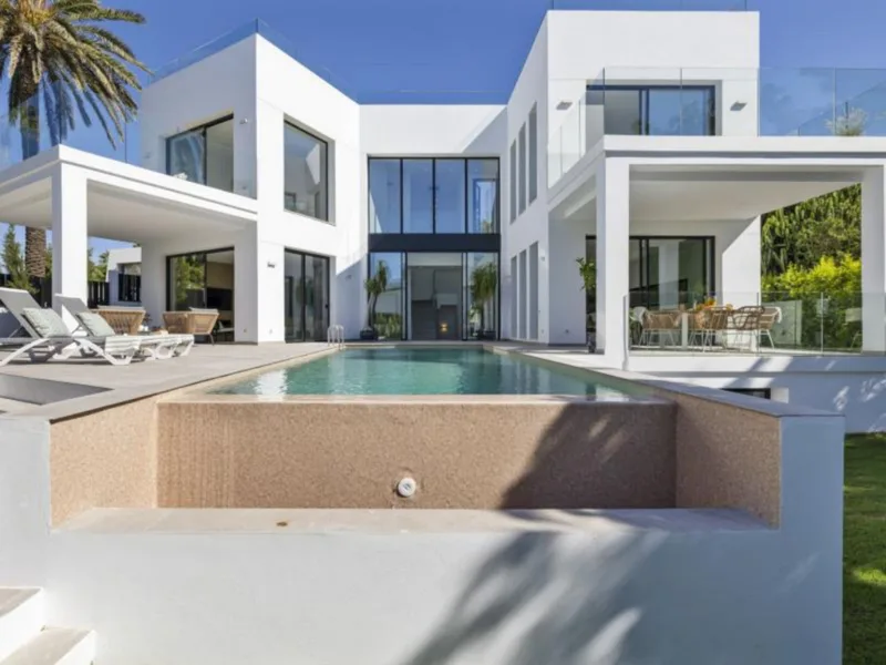Fritliggende villa · Marbesa