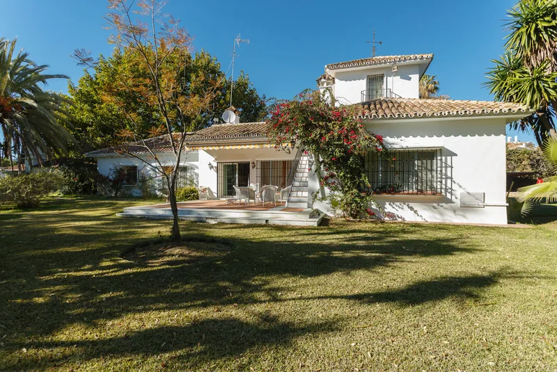 Fritliggende villa · Guadalmina Baja