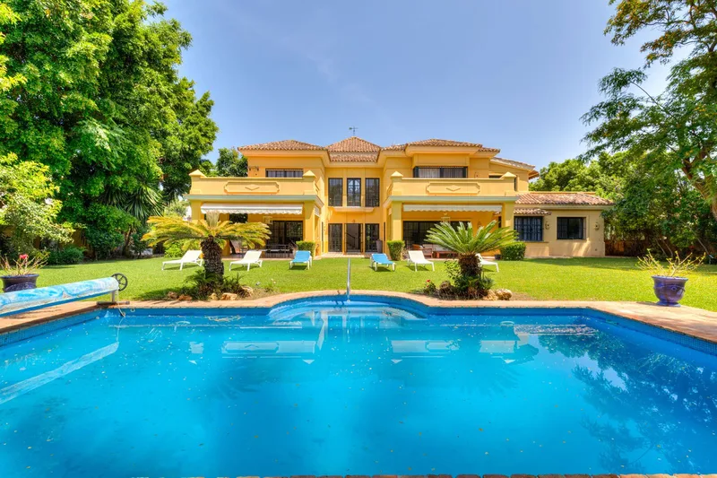 Fritliggende villa · Guadalmina Baja