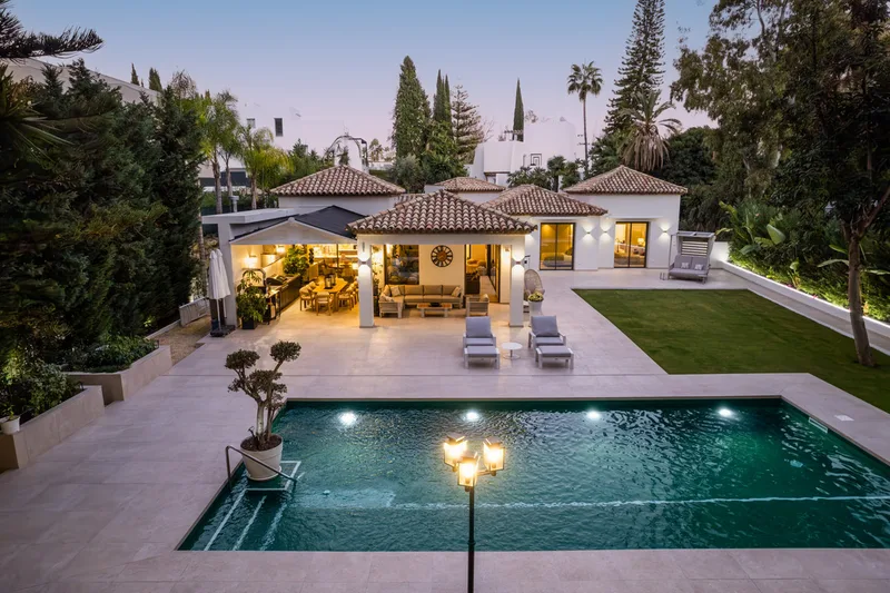 Frittliggende villa · Nueva Andalucía