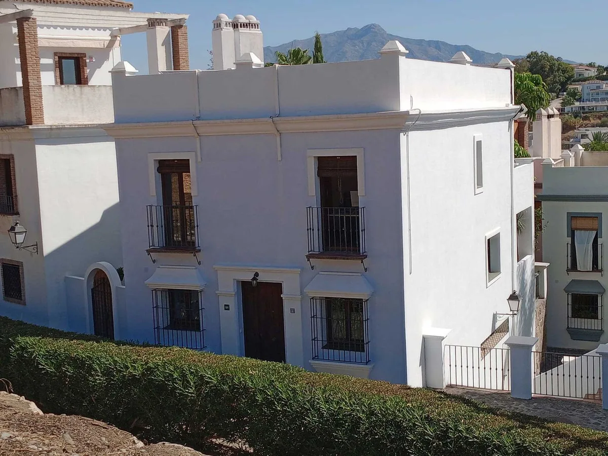 Дом блокированной застройки in Estepona