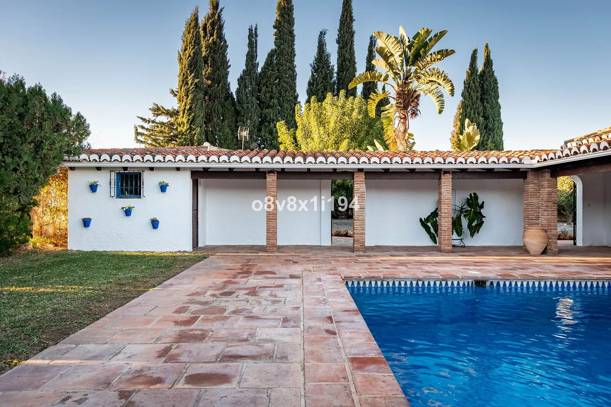 Finca · Cortijo in Alhaurín de la Torre