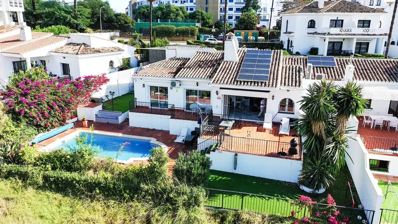 Semi-Detached House in La Duquesa
