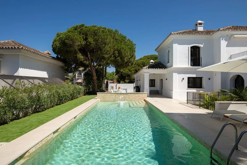 Fritliggende villa · Marbesa