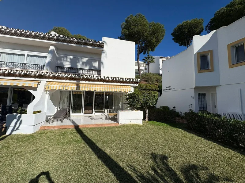 Semi-Detached House in Miraflores