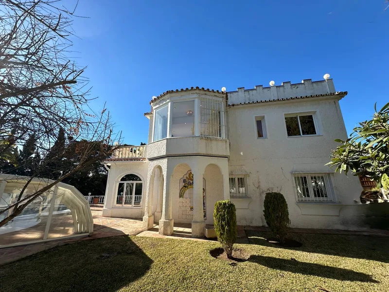 Fritliggende villa · Marbesa