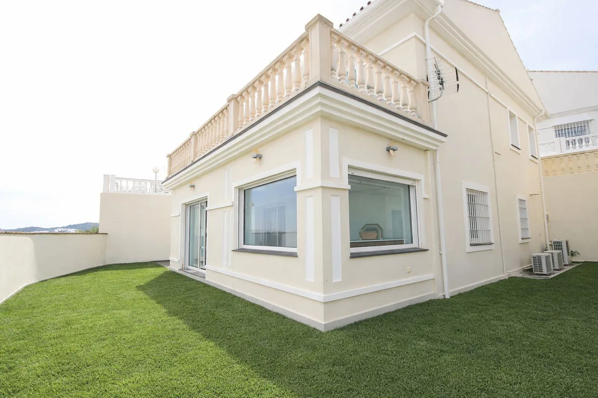 Detached Villa in Cerros del Aguila