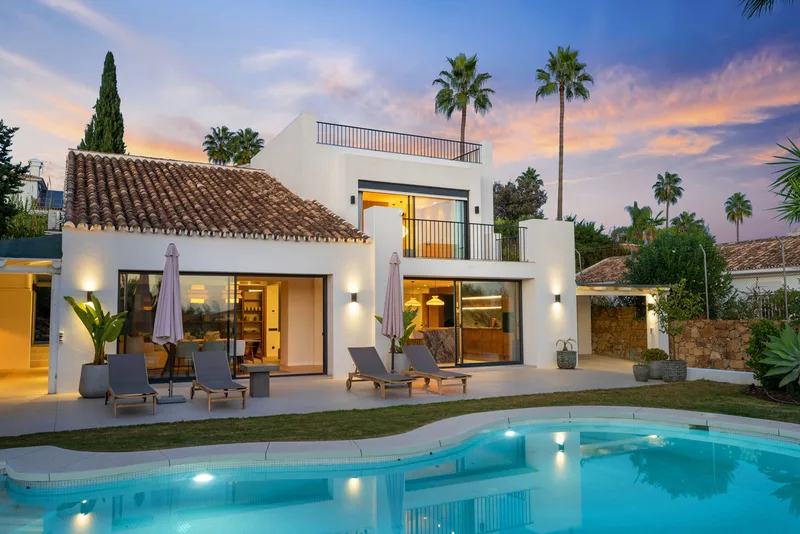 Fritliggende villa · Nueva Andalucía