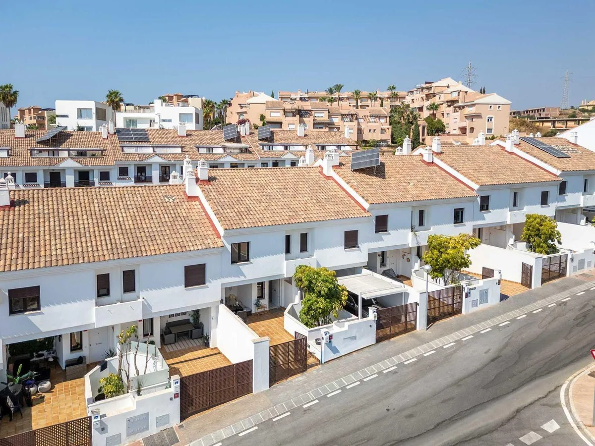Дом блокированной застройки in Riviera del Sol