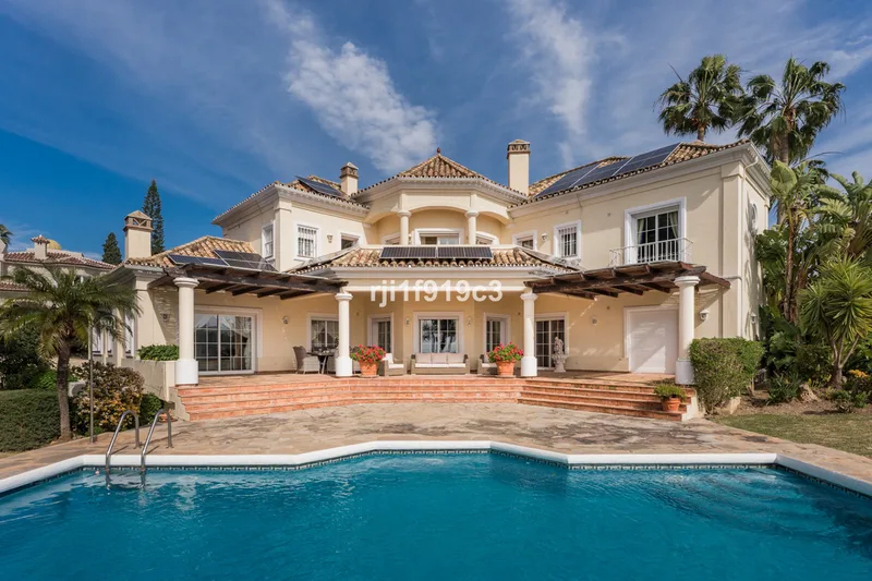 Vrijstaande villa · Elviria
