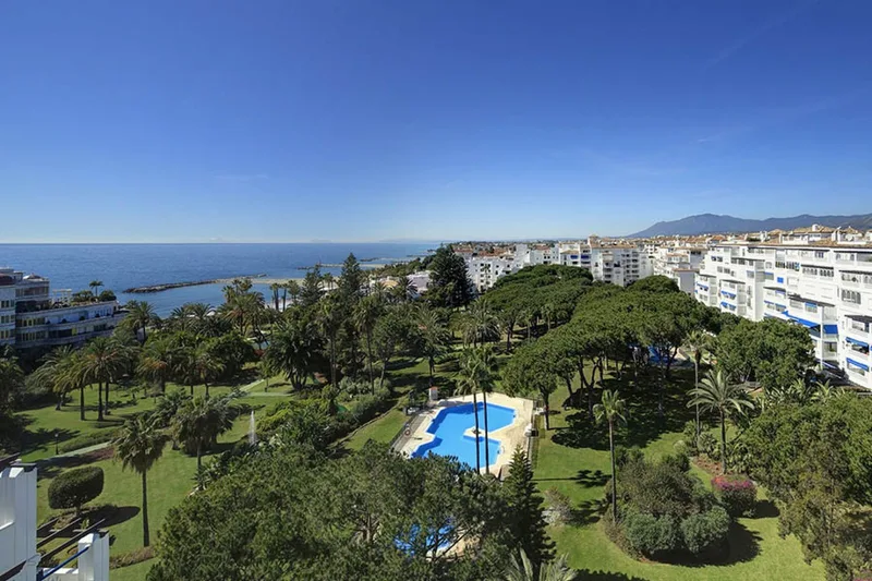 Takvåning i två plan · Puerto Banús