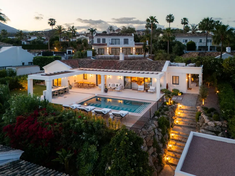 Fritliggende villa · Nueva Andalucía